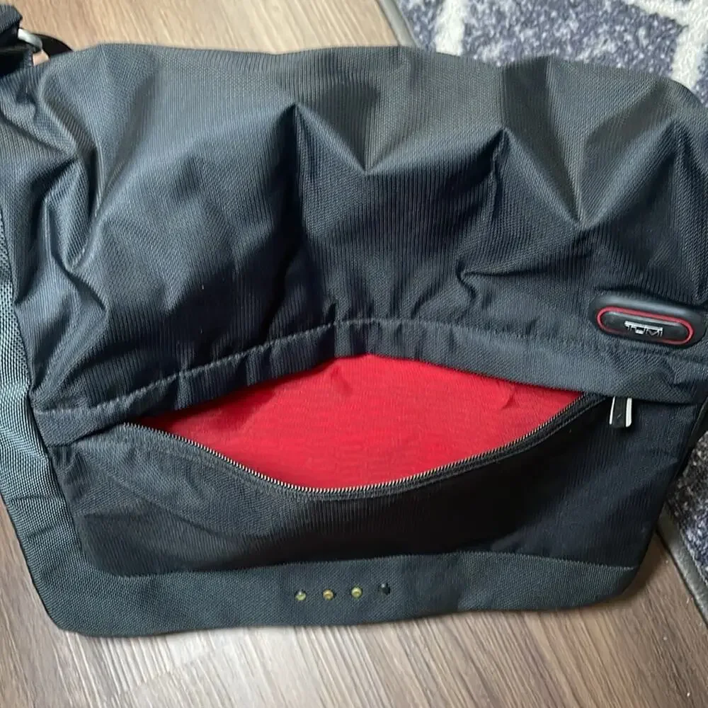 Tumi black multiple department crossbody messenger